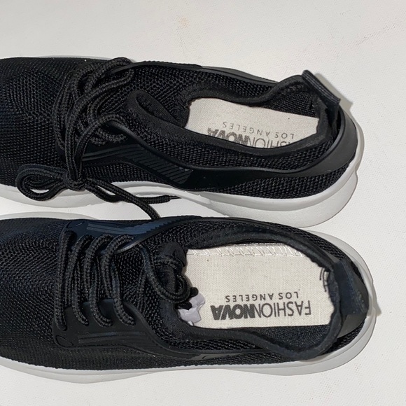 NIB Black Sneaker by Fashion Nova Just like Lightening Runner Size:9 - Picture 5 of 7